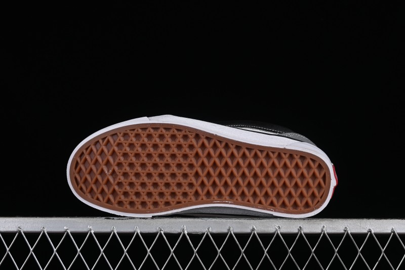 Vans Classics Knu Skool Retro Skate Shoes with Checkerboard Design - VN0009QC6PA