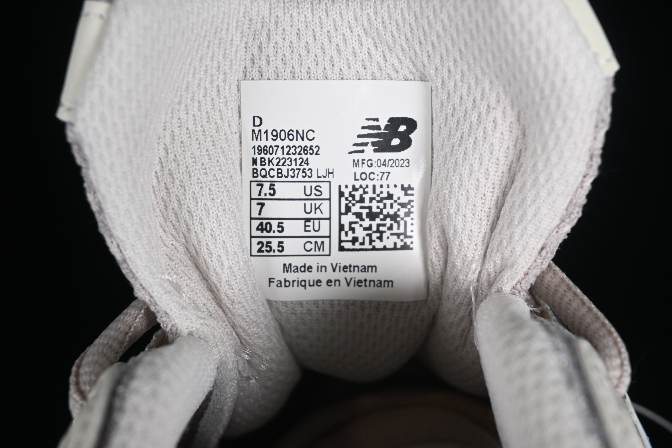 New Balance 1906 Series Retro Dad Style Casual Running Shoes - M1906NC