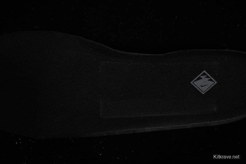 Nike Air Humara Retro Trail Running Shoes with 1990s Outdoor Style - 924464-001