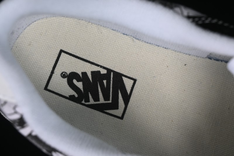Vans Classics Knu Skool Retro Skate Shoes with Enlarged Toe and Thickened Tongue - VN000CZWBHJ