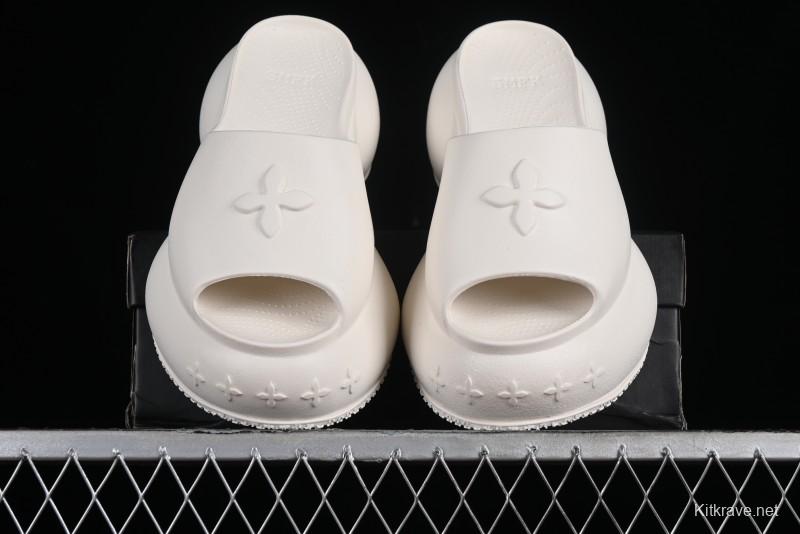 SMFK COMPASS Embossed One-Piece Platform Slides - E9066