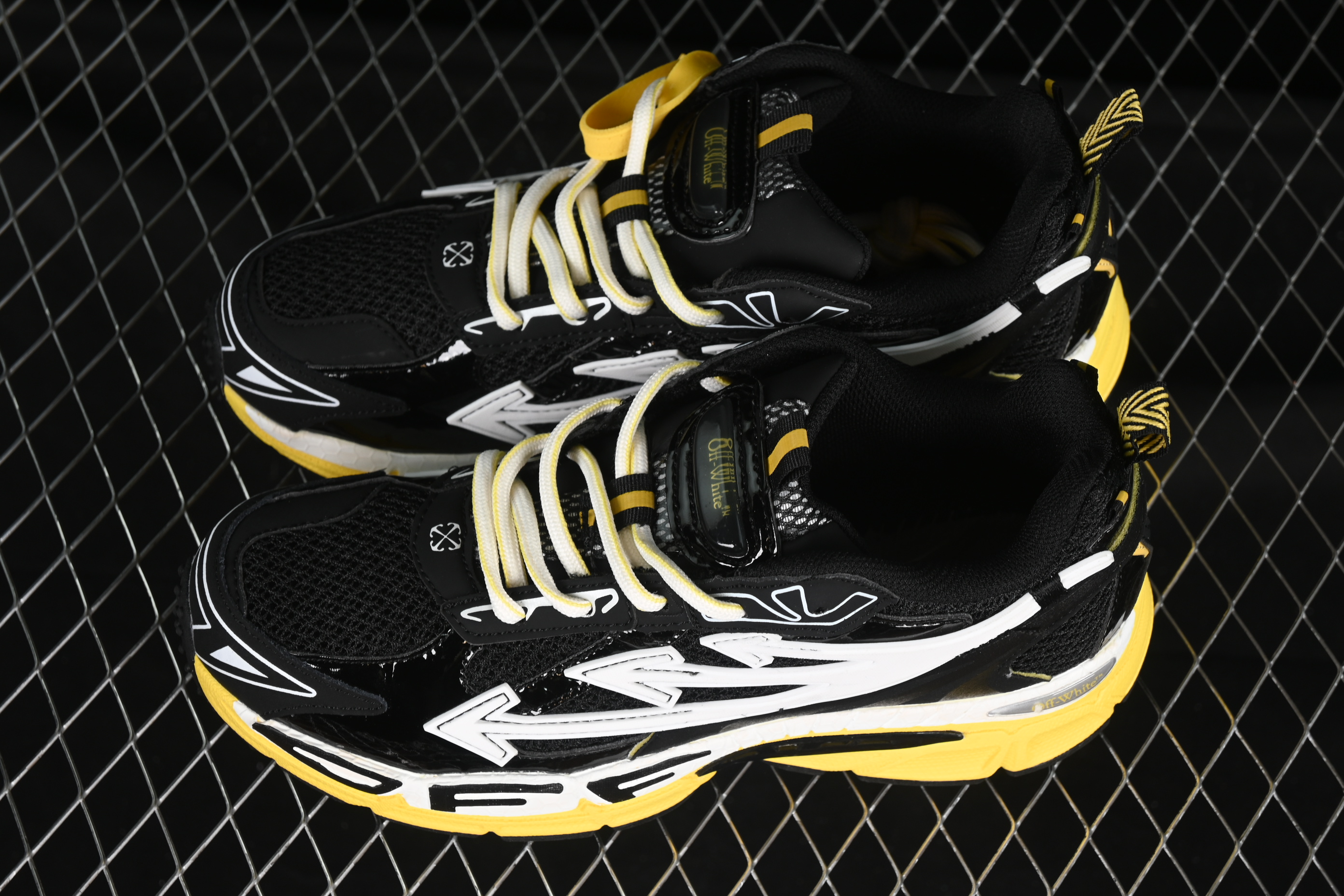 Off-White Be Right Low-Top Lifestyle Sneakers in Black & Yellow - C.D4