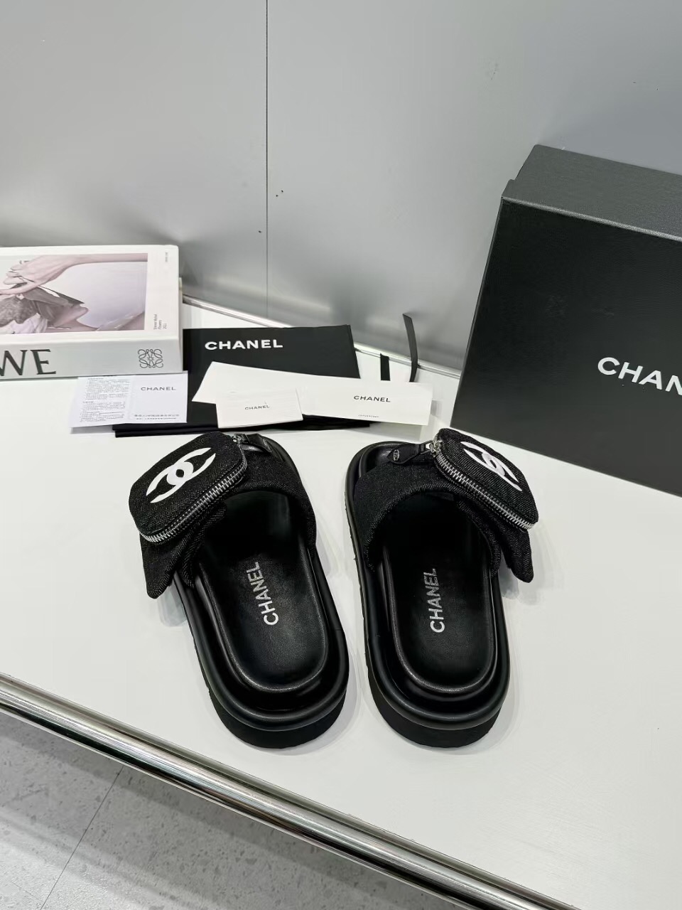 2025 Slippers Chanel Black Fabric Slippers