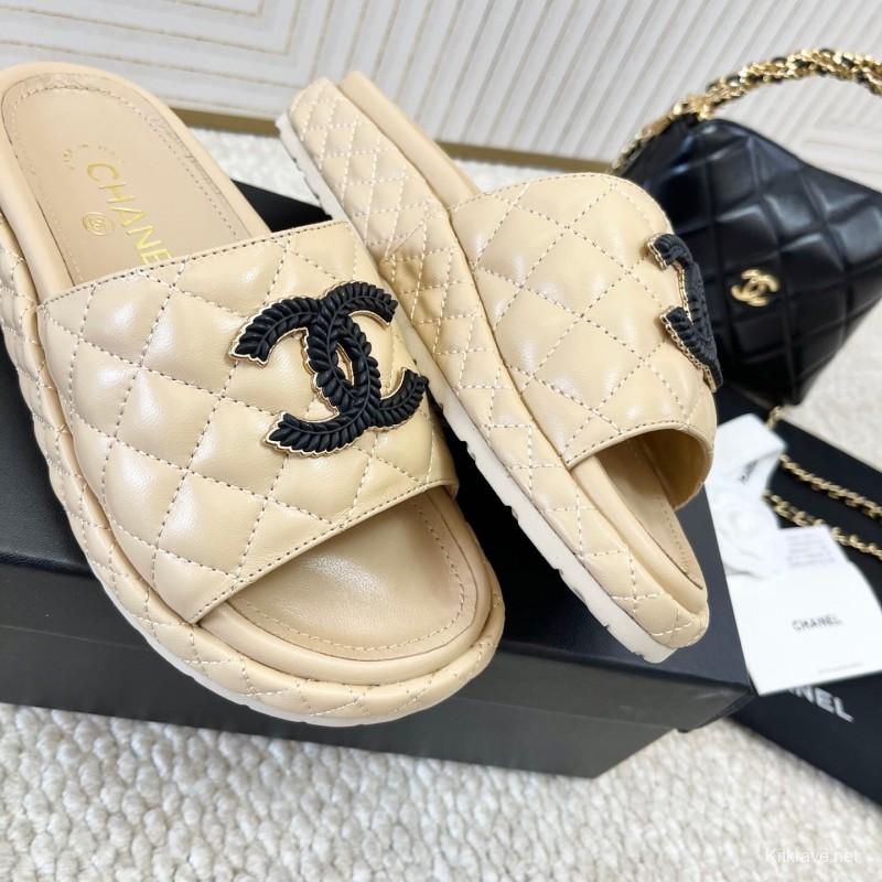 2025 Slippers Chanel Beige Leather Slippers CC Logo