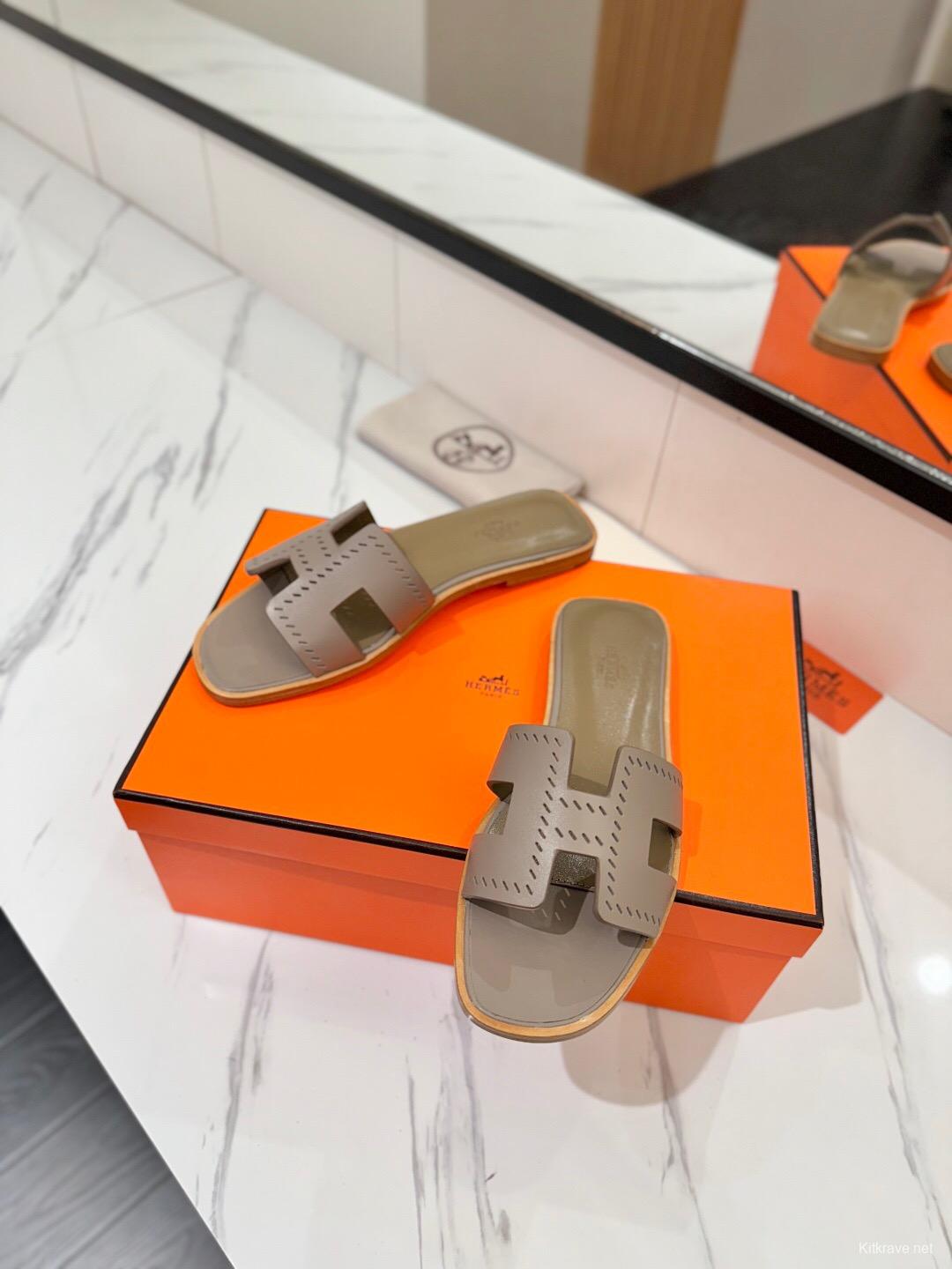 2025 Women Hermès Beige Leather Slippers