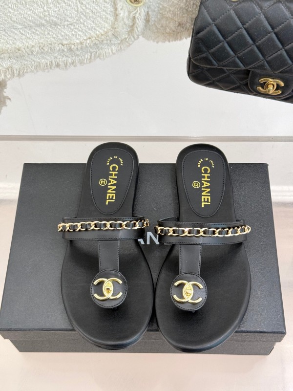 2025 Women Chanel Black Leather Slippers Chain KFY00250