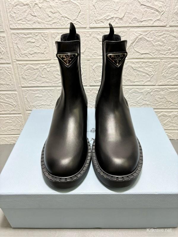 2024 Women Prada Black Leather Chelsea Boot MJ00380