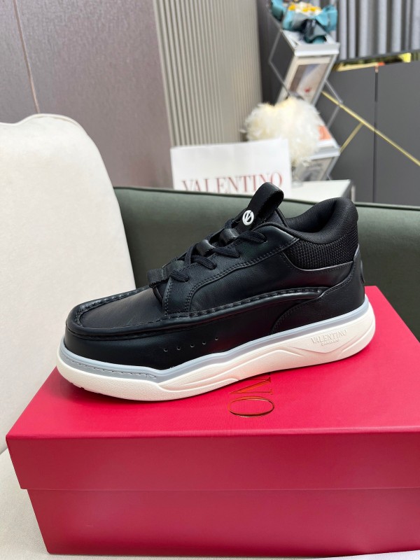 2025 Unisex Valentino Black Leather Sneakers LY00390