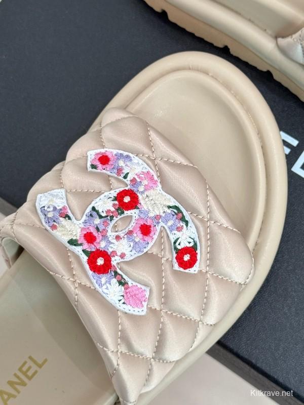2025 Slippers Chanel Beige Silk Floral Pattern