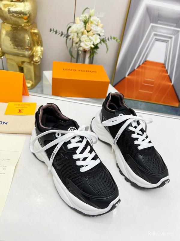 2025 Unisex Louis Vuitton Black White Mesh Leather Sneakers Monogram LY00340