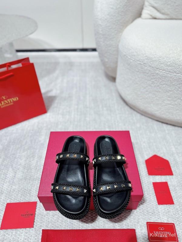 2025 Women Valentino Black Leather Slippers Studded LY00250