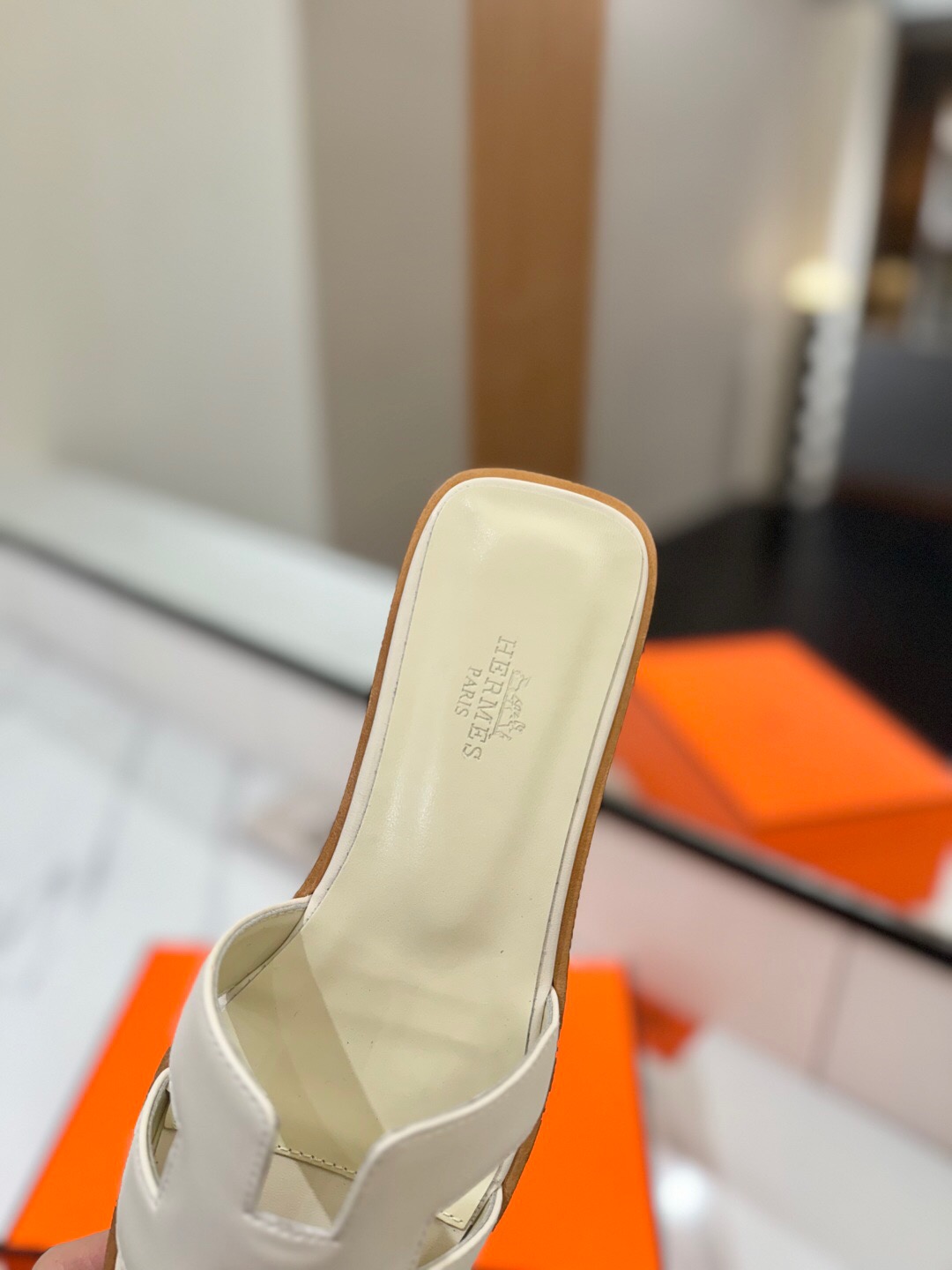 2025 Women Hermès Beige Leather Slippers