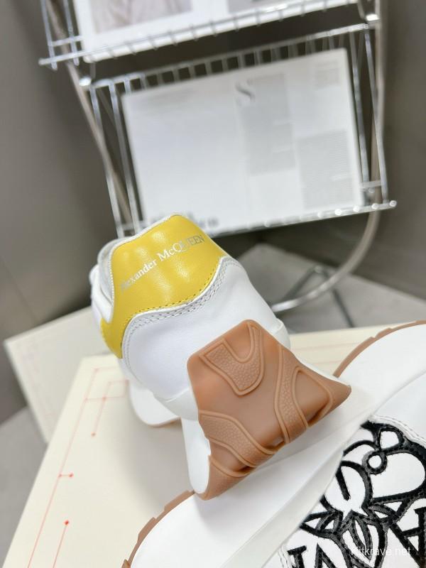 2023 Unisex Alexander McQueen White Yellow Leather Sneakers Seal Logo MJ00370