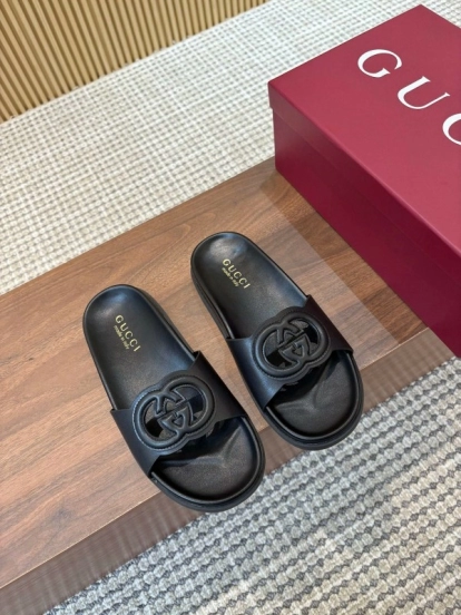 2025 Women Gucci Black Leather Slippers Interlocking G LY00230