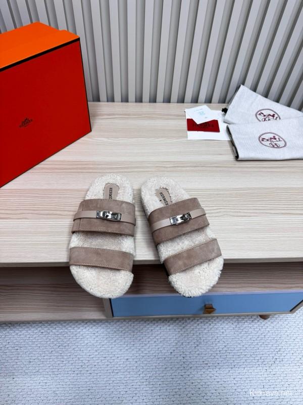 2024 Slippers Hermès Beige Shearling Leather Slippers