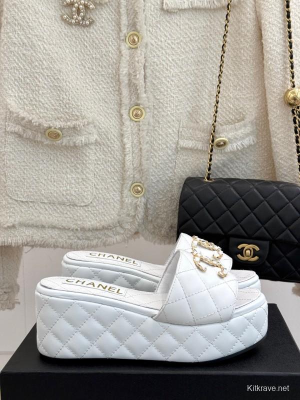 2025 Women Chanel White Leather Slippers