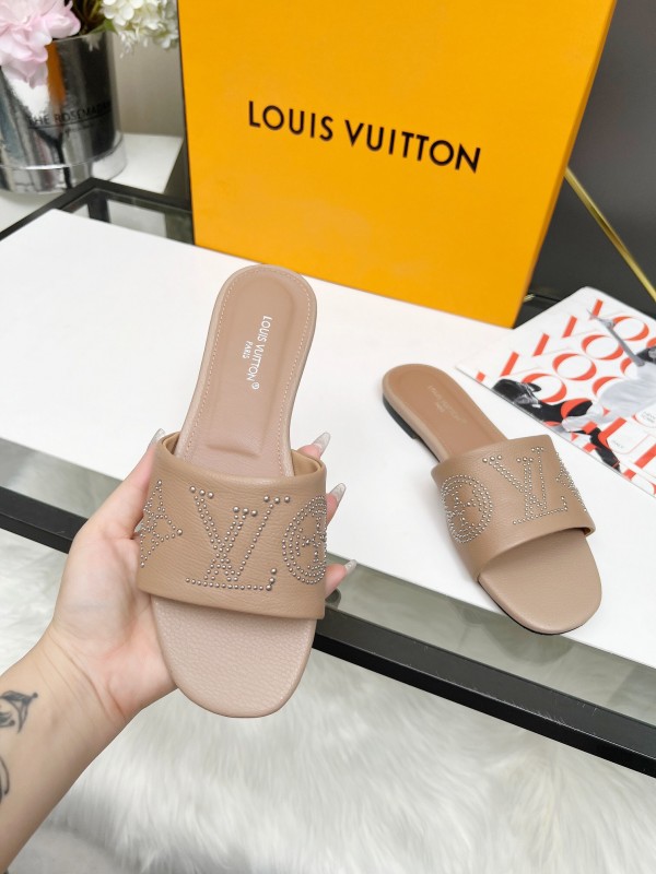 2025 Slippers Louis Vuitton Beige Leather Studded LY00200