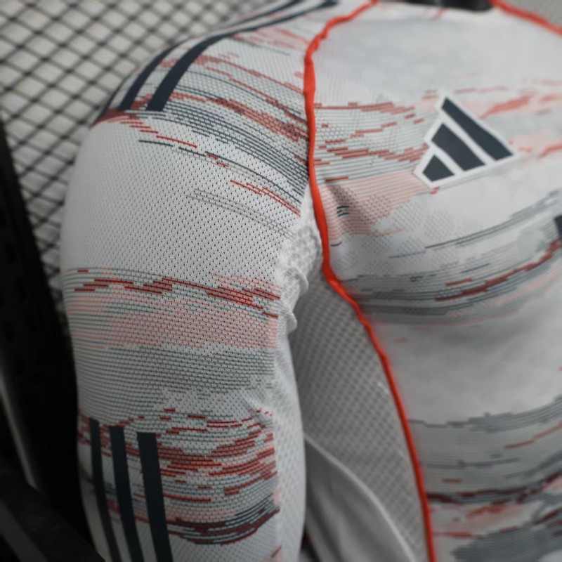 Player Version 25/26 Bayern Munich Away Long Sleeve Jersey