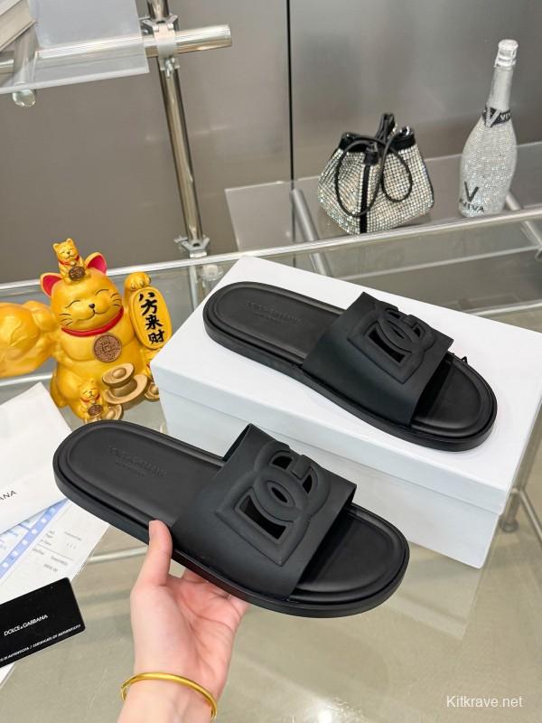 2025 Men Dolce & Gabbana Black Leather Slippers KFY00150