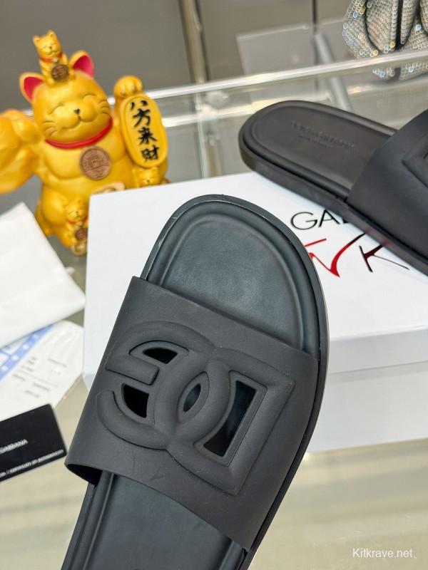 2025 Men Dolce & Gabbana Black Leather Slippers KFY00150