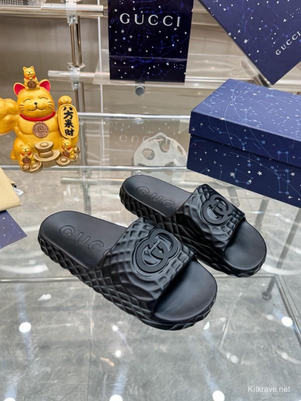 2025 Men Gucci Black Rubber Slippers Interlocking G KFY00170