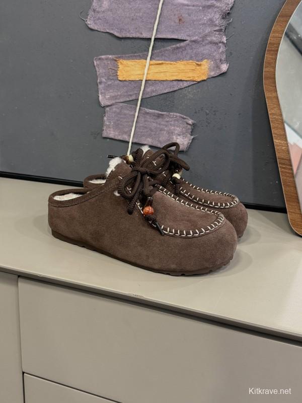 UGG 2025 Spring/Summer Collection Plush Wool Slippers with Vintage Buckle - KFY00240