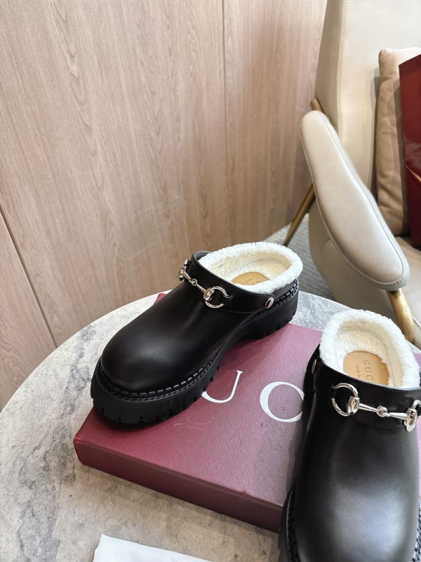 Gucci Mule Shoes with Horsebit Detail - LY00320