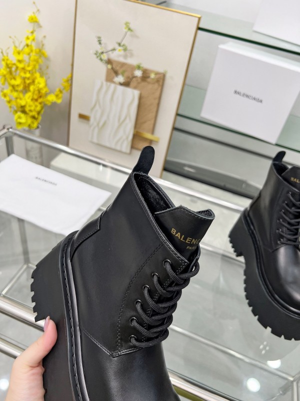 Balenciaga Fall/Winter 2025 Platform Ankle Boots - LY00350