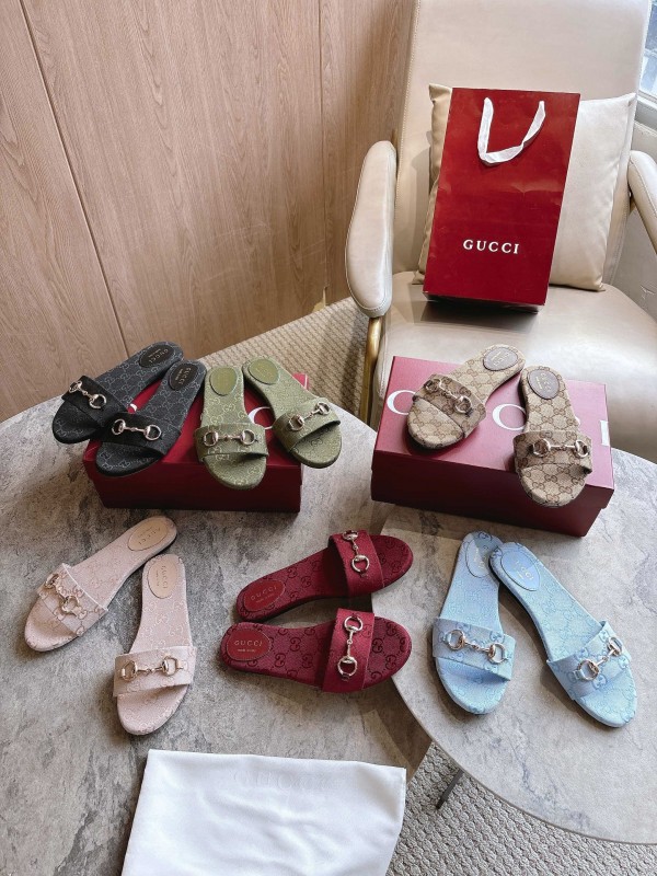 Gucci 2025/SS Leather Mule Sandals with Light Gold Horsebit Detail - LY00280