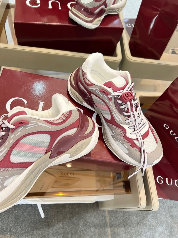 Gucci 2025 SS Collection 2.0 Sneakers with Reflective Stripes and Retro Design - AS00450