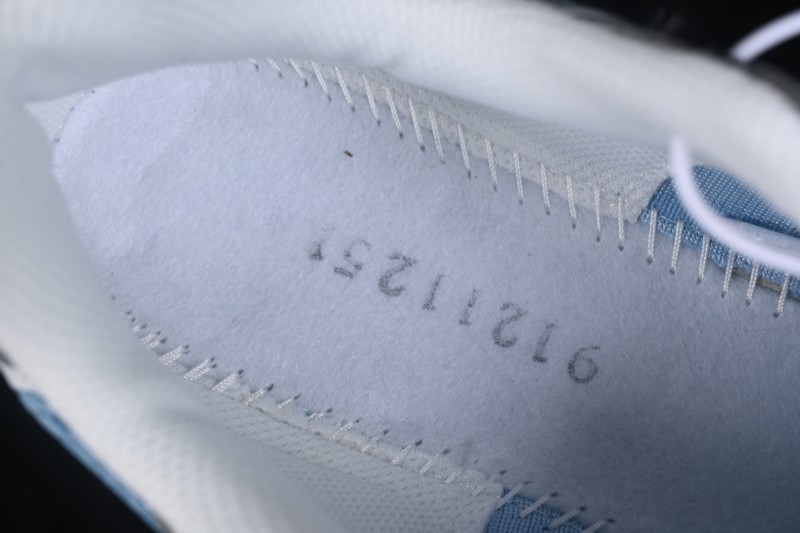 Asics Retro Running Shoes with GEL Cushioning and Mesh Upper - 1203A609-401