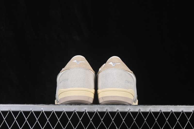 Mizuno CT Club Retro Casual Low-Top Sneakers with Breathable Comfort - D1GH261012