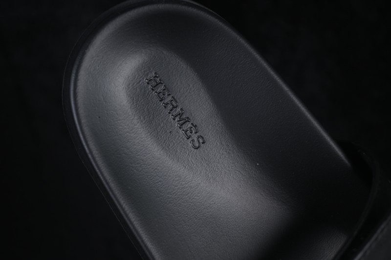 Hermes Chypre Flat Slide Sandals with Embossed Logo - Black