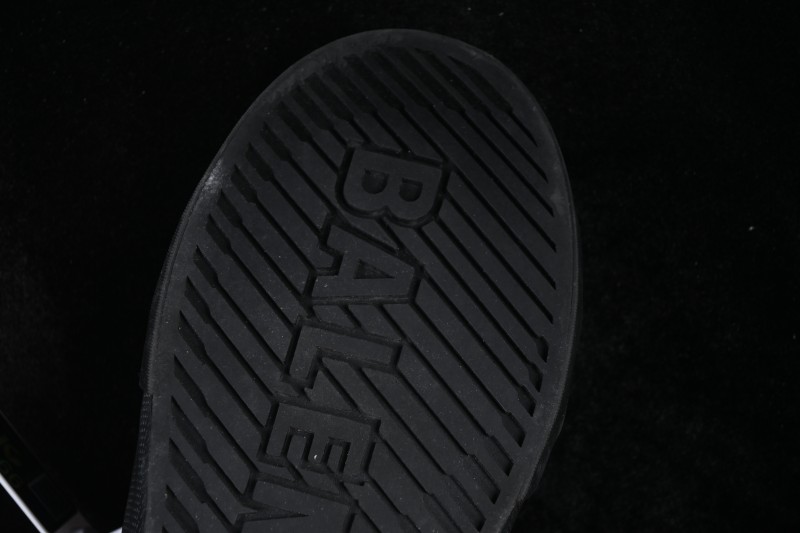Balenciaga Paris Low Distressed Lace-Up Semi-Slip Fashion Sneakers - W3RC11090